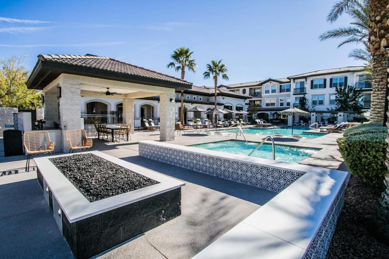 Beautiful Townhome With Garage In Las Vegas Exterior photo